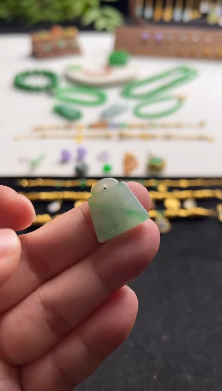 【闪购商品】翡翠裸石未镶嵌480锁