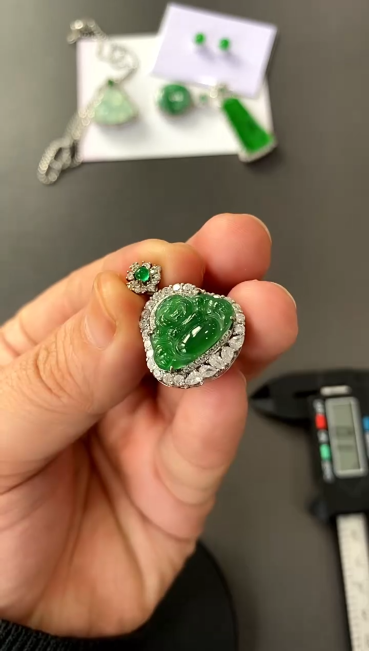 【闪购商品】翡翠吊坠(赠链)银S925镶嵌买断价