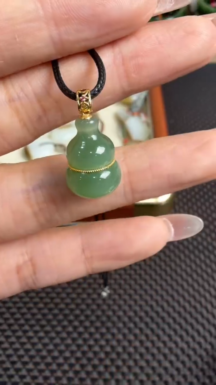 颈饰未镶嵌和田玉挂件