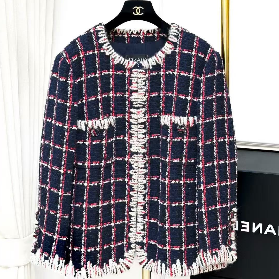 99新 Chanel/香奈儿 48码19K雪地系列藏蓝色拼红色格纹圆领外套