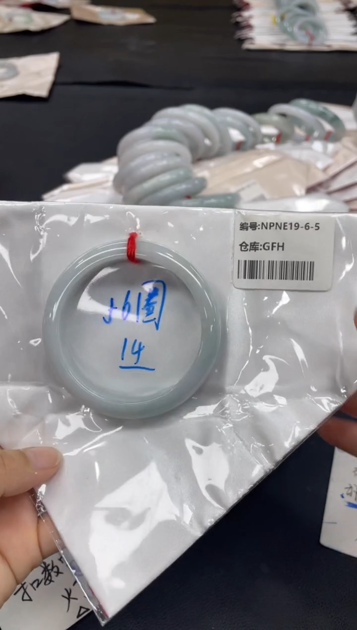 未镶嵌手镯翡翠翡翠手镯