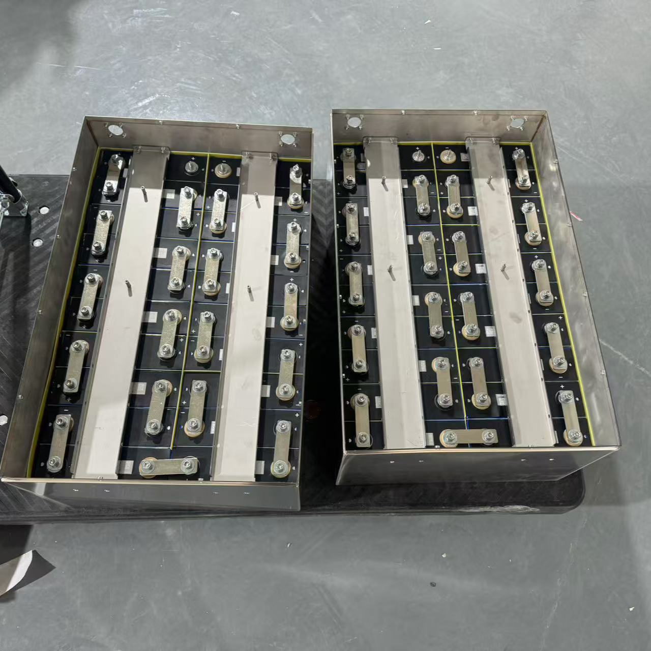 72V300AH储世芯大容量电池88*36*24