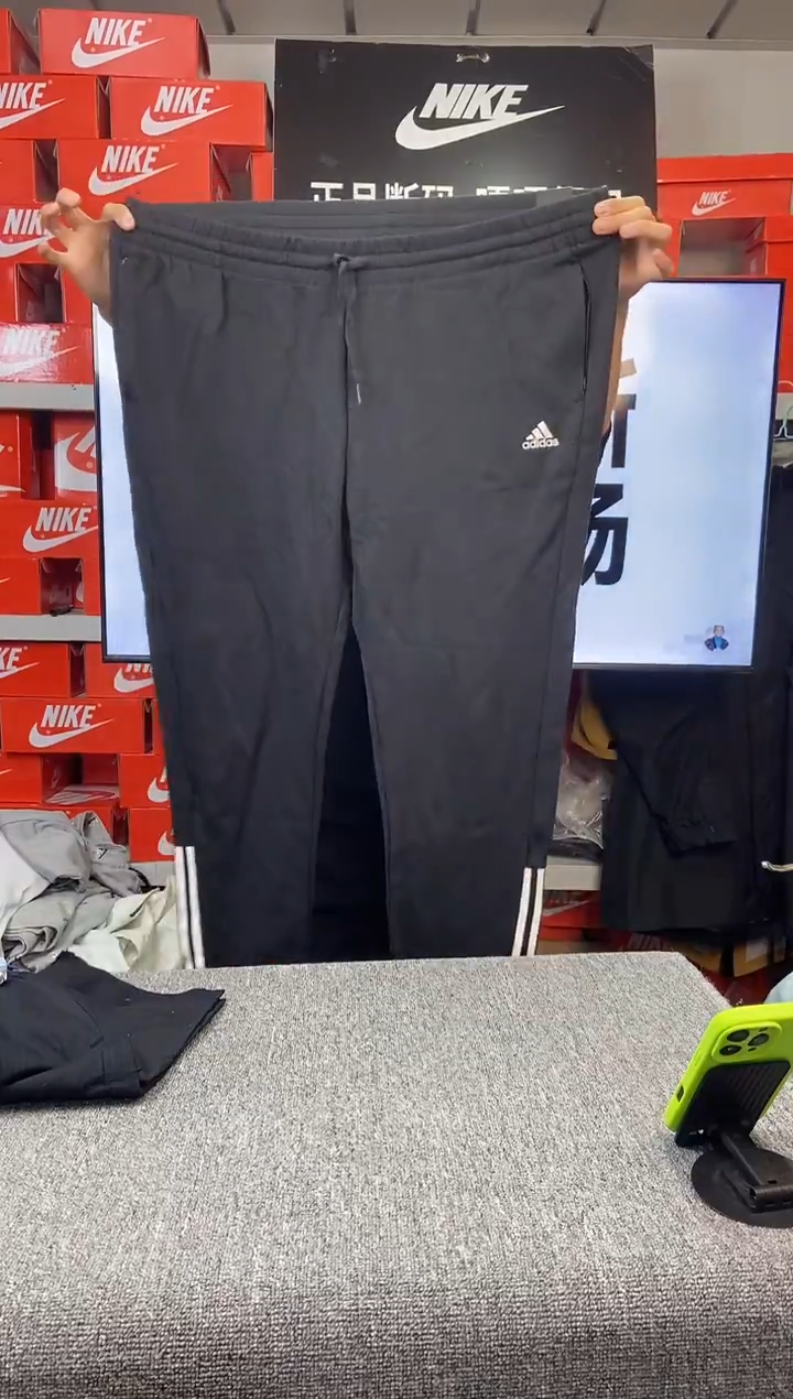 395编码 阿迪达斯 全新无暇 直播间过款为准 尺码185XXL