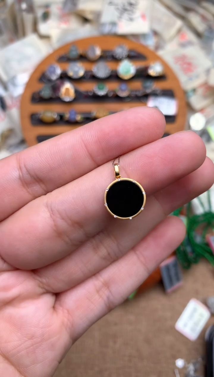 18K金镶嵌挂件翡翠一