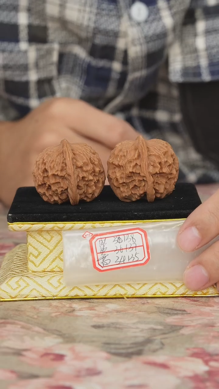 文玩核桃把件非嫁接元宝