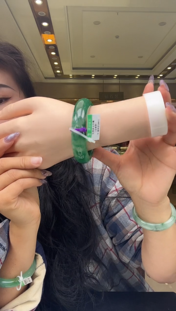 未镶嵌手镯石英质玉34