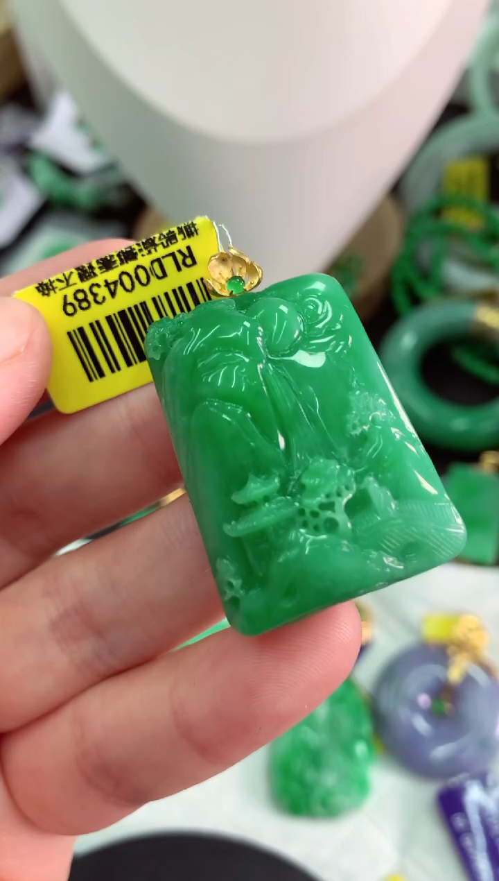 翡翠18K金镶嵌颈饰挂件