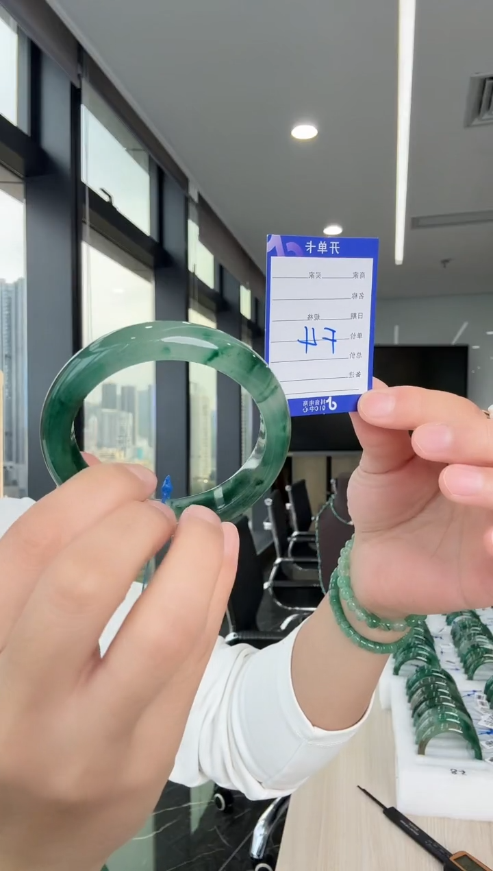 未镶嵌手镯石英质玉（非洲翠）57-58圈口 手镯手镯