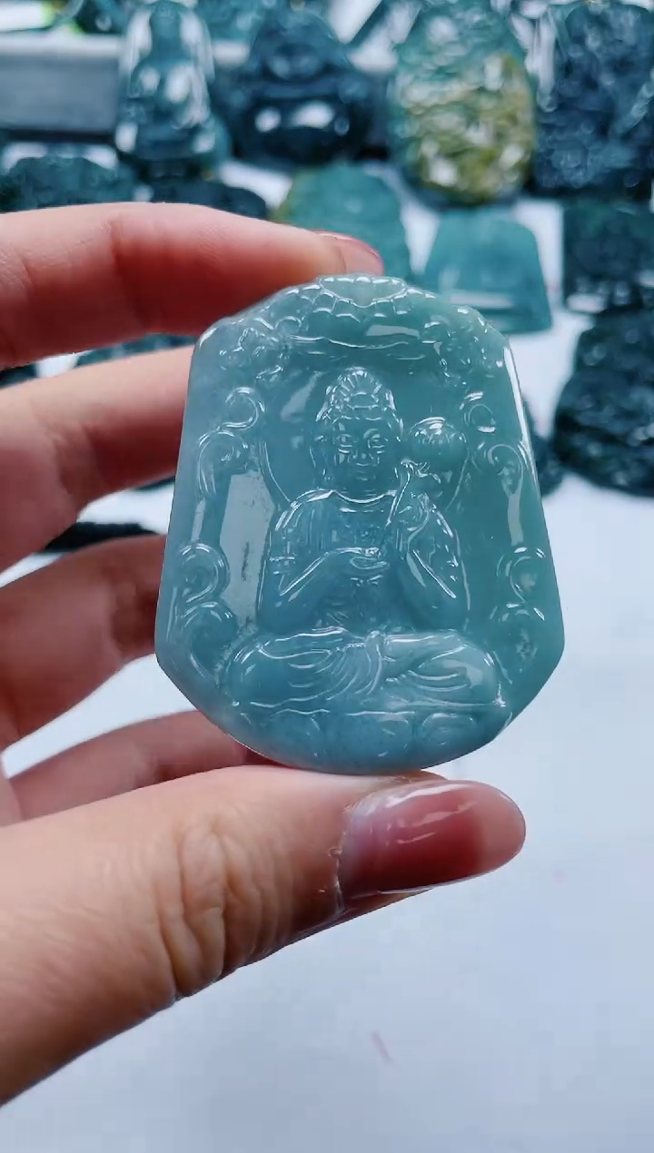 【闪购商品】翡翠颈饰未镶嵌              