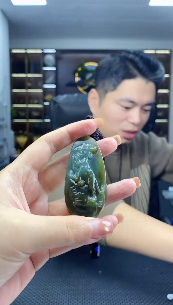 颈饰未镶嵌和田玉虎牌清货3