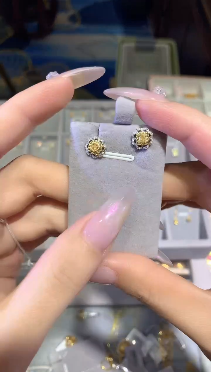 【闪购商品】钻石耳饰18K金镶嵌23分钻石耳饰