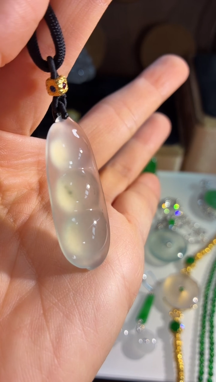 颈饰未镶嵌翡翠吊坠