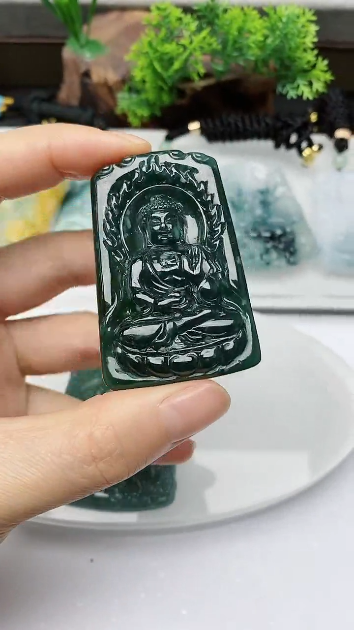 【闪购商品】翡翠颈饰未镶嵌        