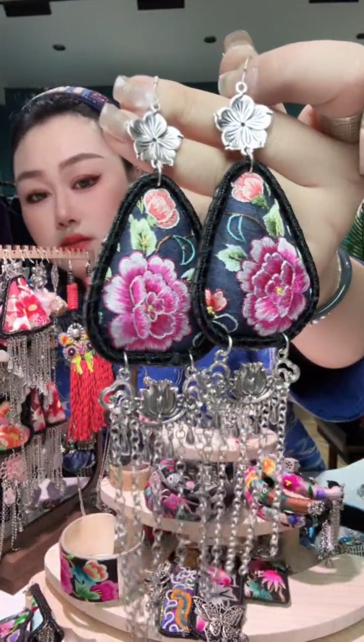 刺绣纯手工苗绣非遗耳环