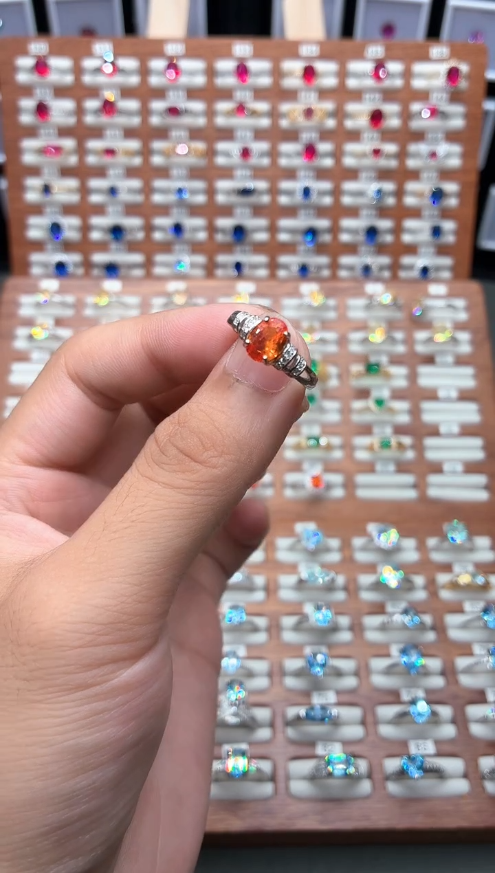 银S925镶嵌戒指石榴石（芬达石）111