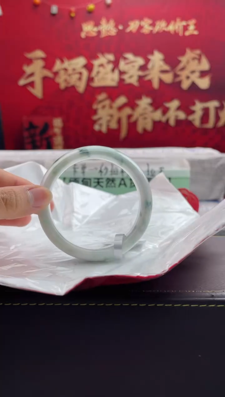 【闪购商品】翡翠手镯未镶嵌10翡翠手镯（微瑕）