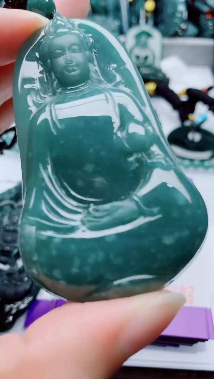 颈饰未镶嵌翡翠            