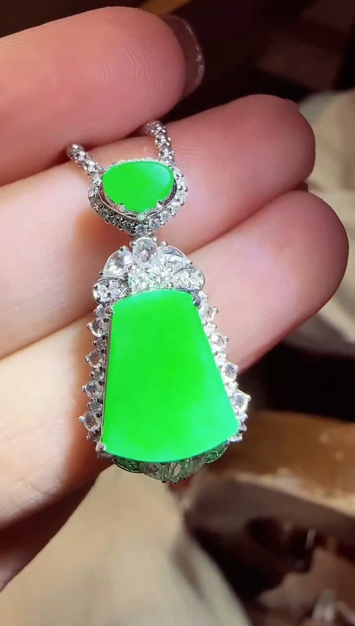 【闪购商品】翡翠吊坠(不含链)18K金镶嵌无事牌