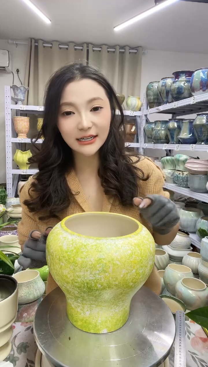 【12.4号】  花盆  高 ：    20口：15