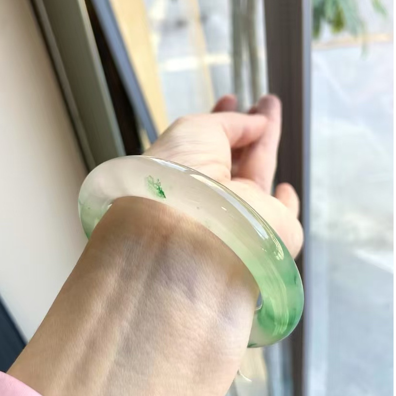 天然非洲翠 高冰阳绿花 圆条手镯 56.5圈口 种老肉细