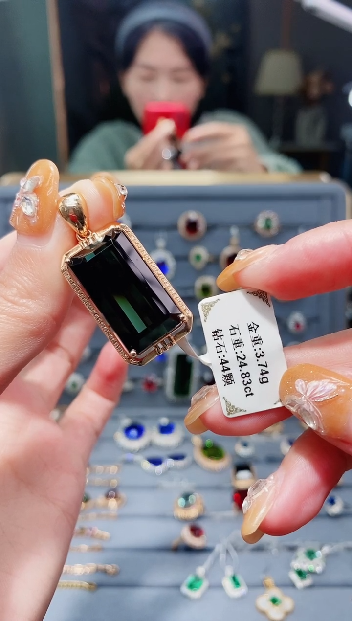 【闪购商品】碧玺颈饰18K金镶嵌24.83ct