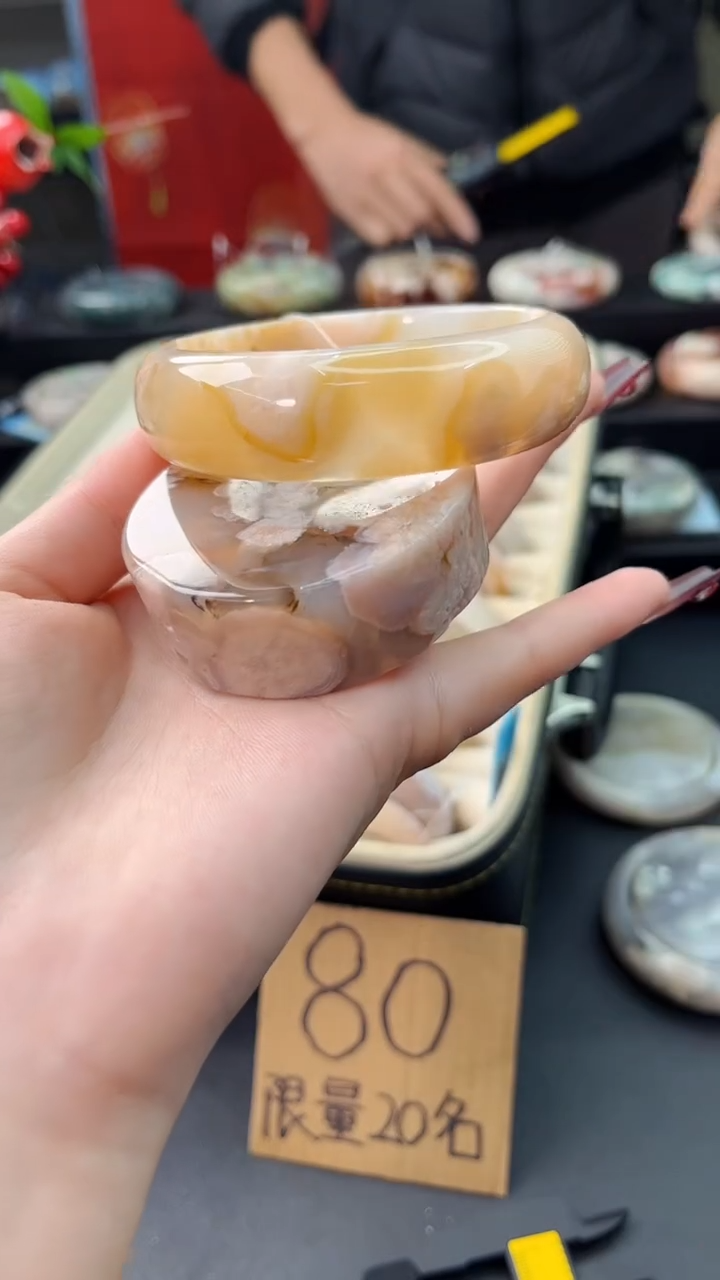 【闪购商品】石英质玉手镯未镶嵌赠送镯心（58圈口）无证书