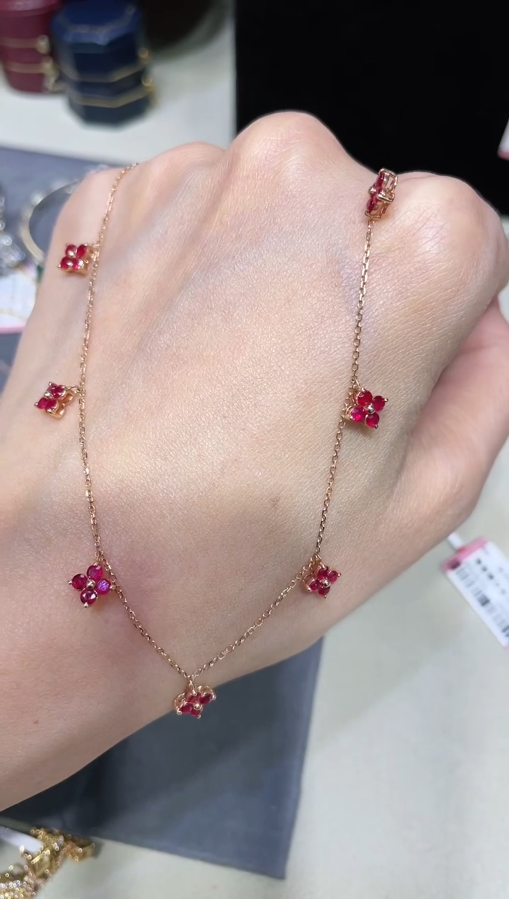18K金镶嵌天然红宝石项链满天星四叶草