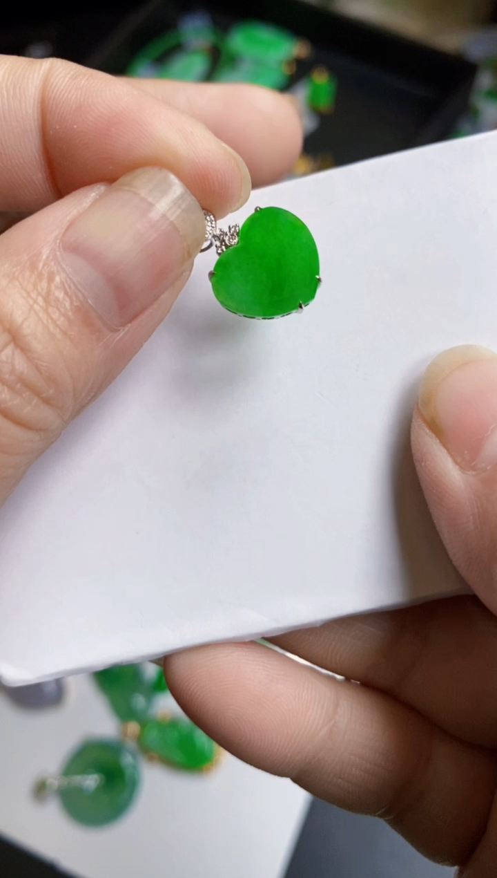 【闪购商品】翡翠颈饰18K金镶嵌吊坠
