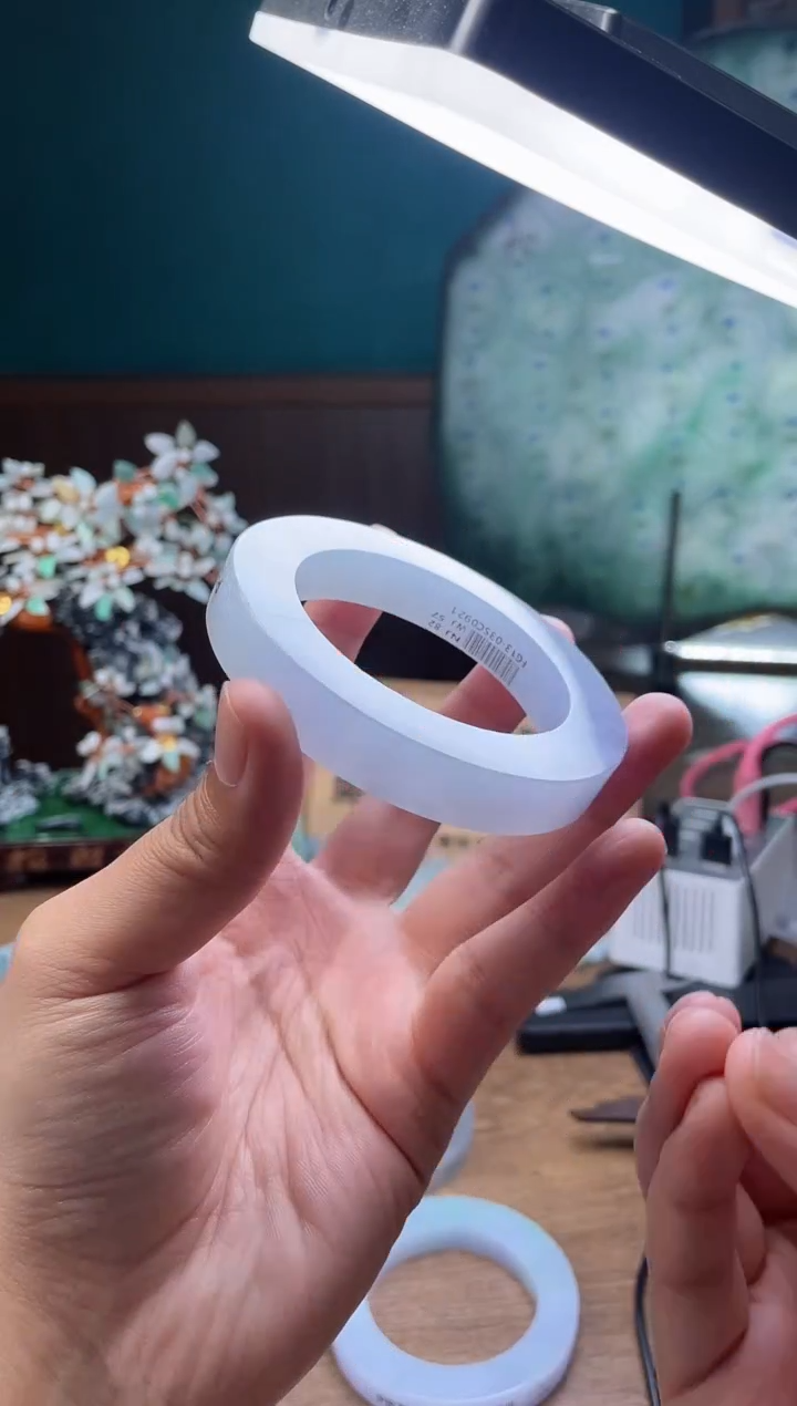 【闪购商品】定制翡翠手镯未镶嵌定制