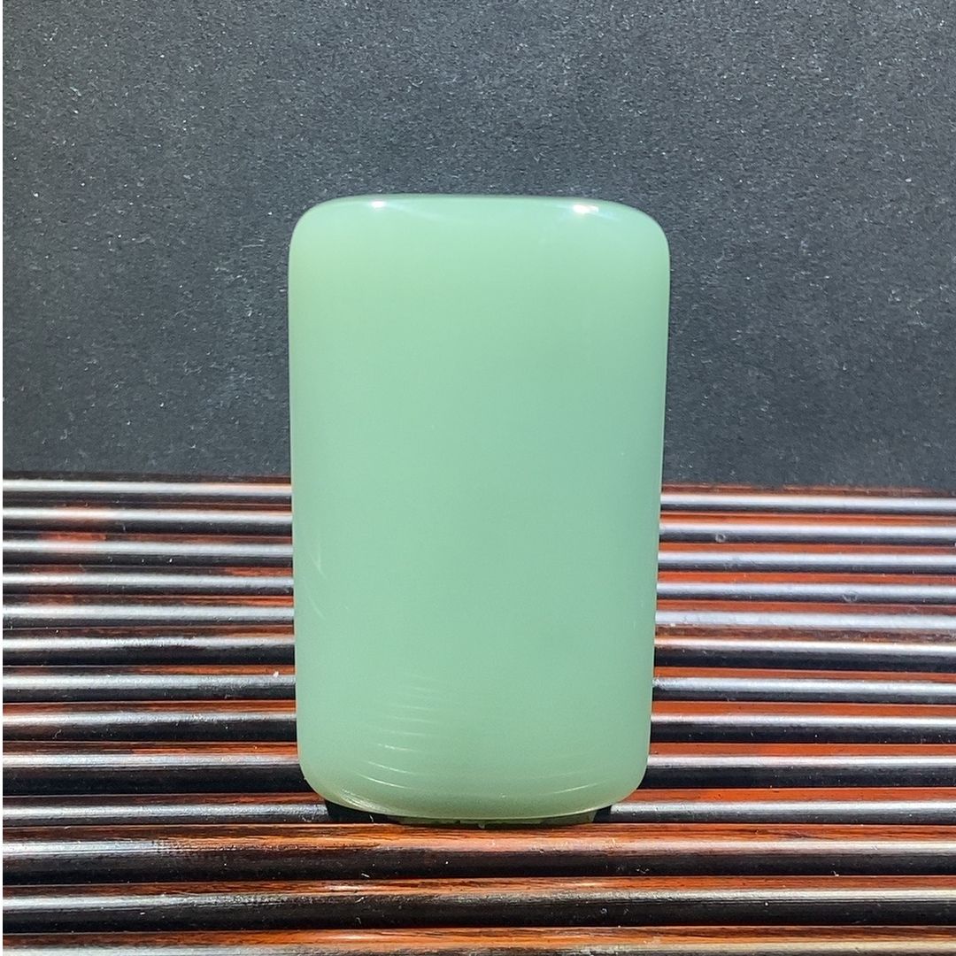 和田玉精品粉青无事牌精美满绿