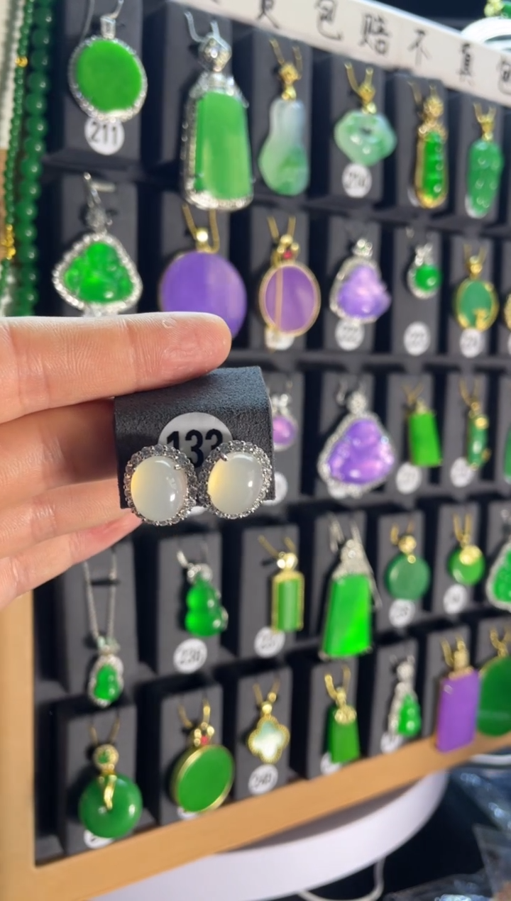 【闪购商品】翡翠耳饰银S925镶嵌133...