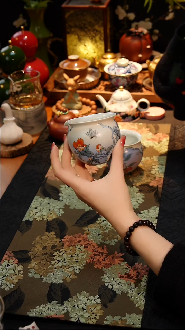 茶器青花斗彩公道杯