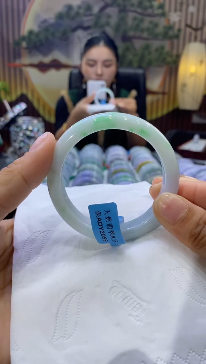 【闪购商品】翡翠手镯未镶嵌多人02577