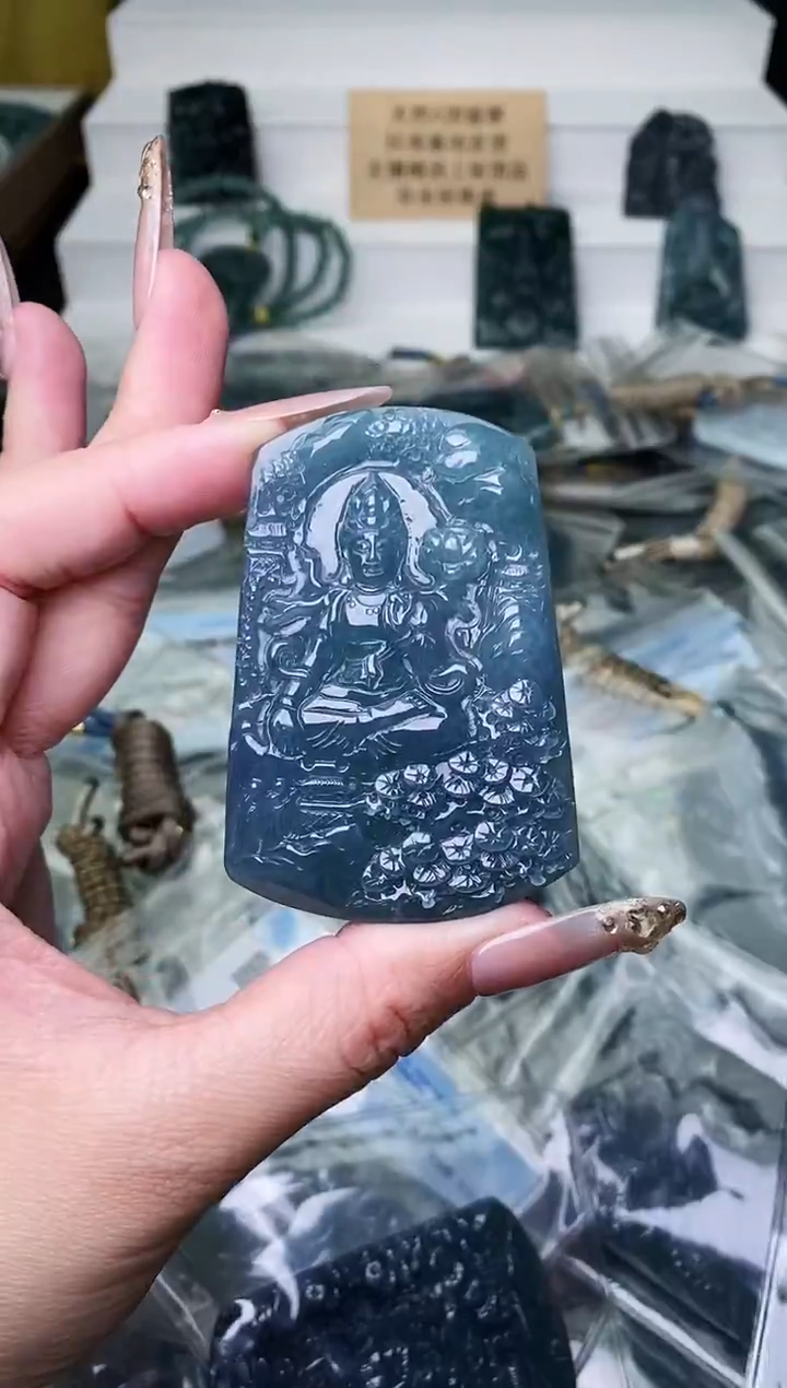 颈饰未镶嵌翡翠 