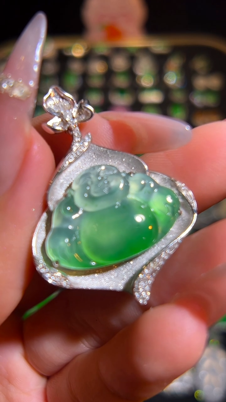 18K金镶嵌挂件翡翠吊坠