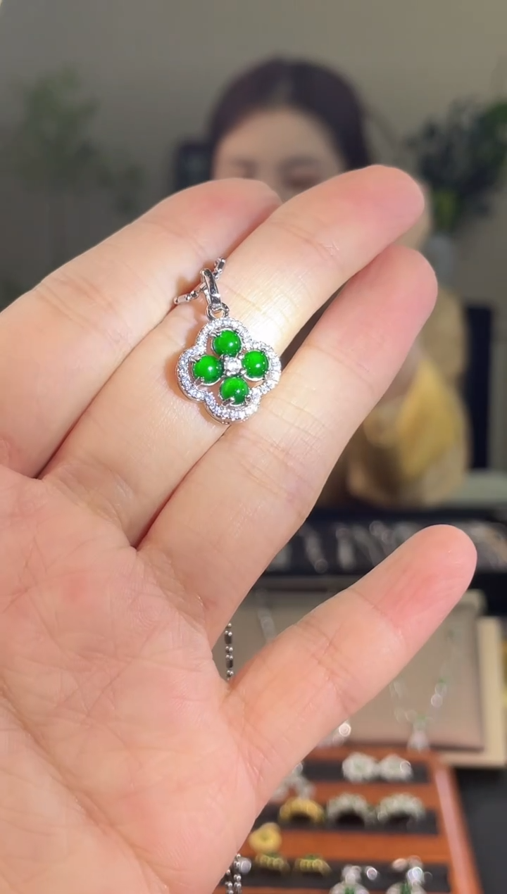 【闪购商品】翡翠吊坠(赠链)未镶嵌蛋面