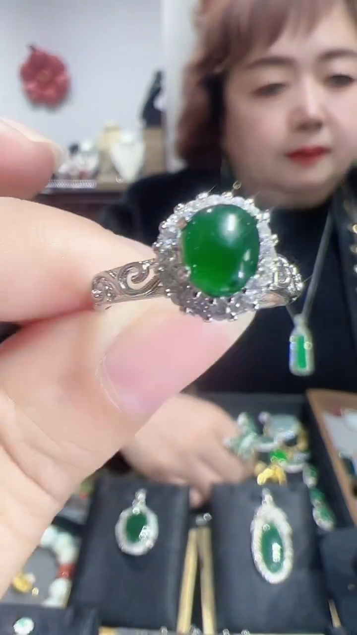 未镶嵌戒指翡翠2025113021