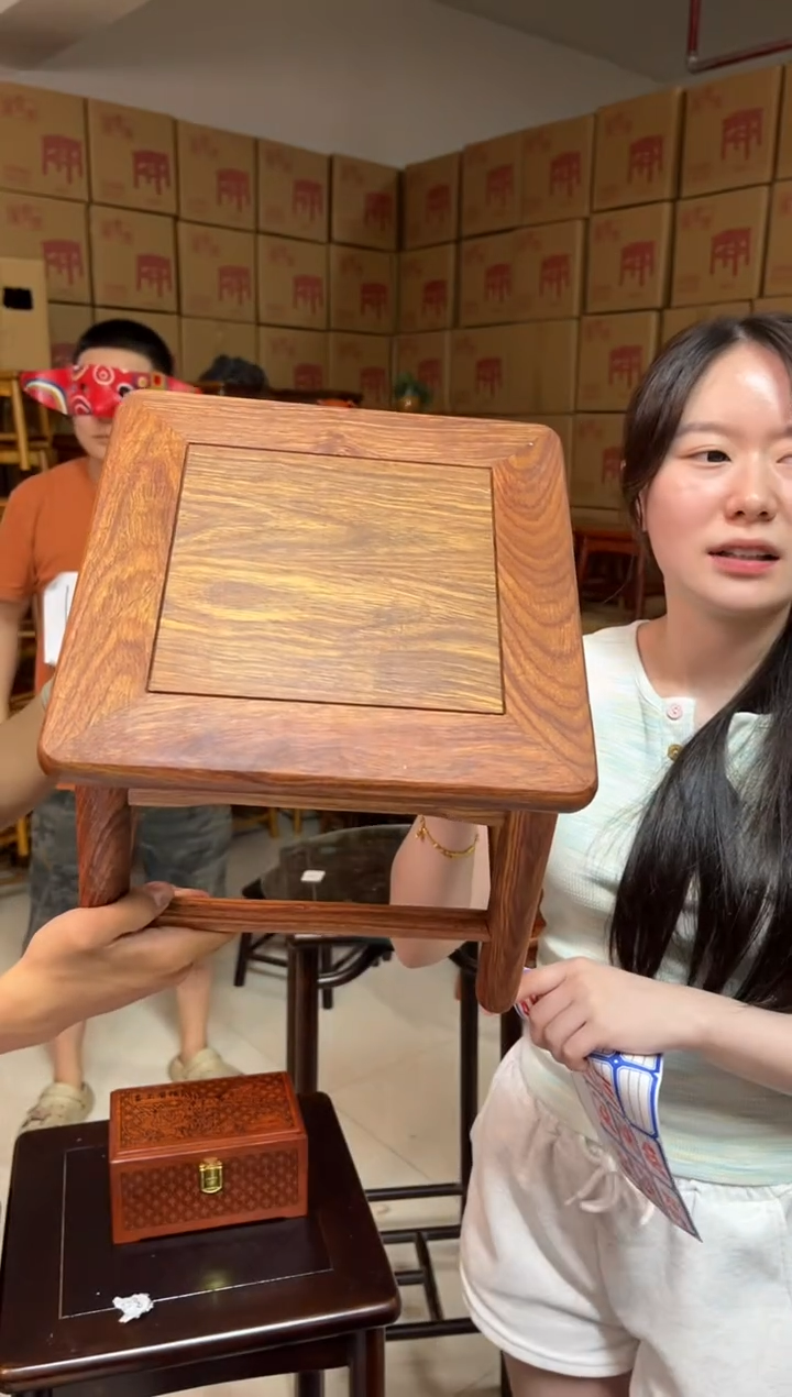 花梨木类刺猬紫檀高档富贵凳