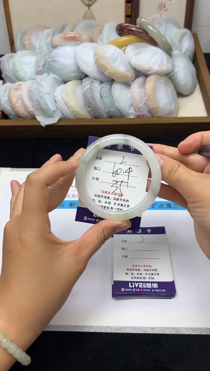 未镶嵌手镯石英质玉2