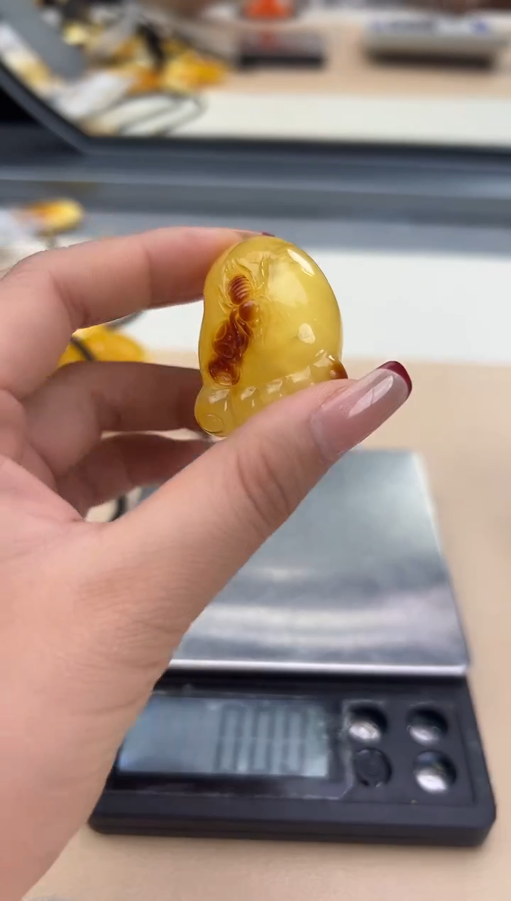 【闪购商品】琥珀裸石未镶嵌蜜蜡吊坠