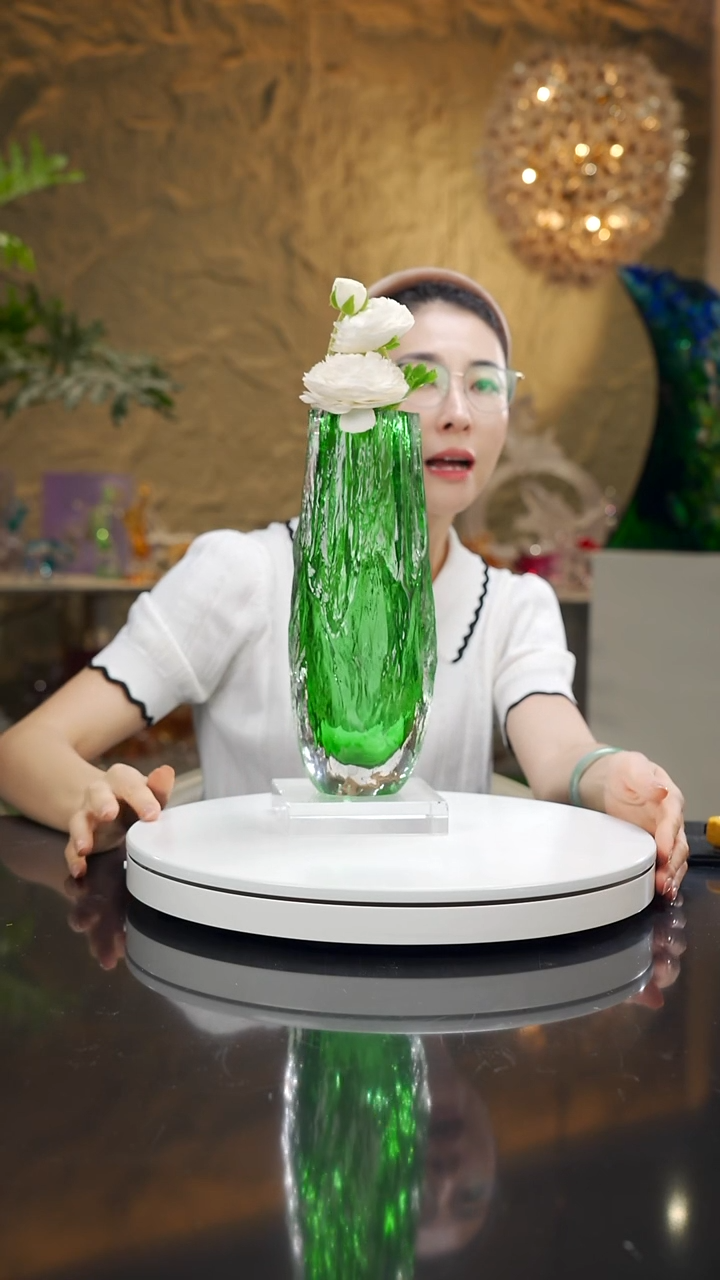 手工艺品琉璃祖母绿树纹花瓶带底座