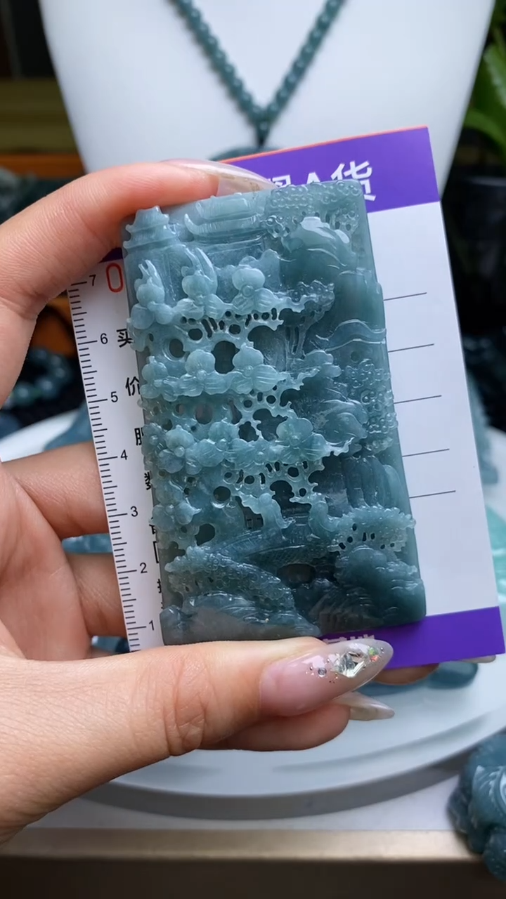 【闪购商品】翡翠未镶嵌颈饰         