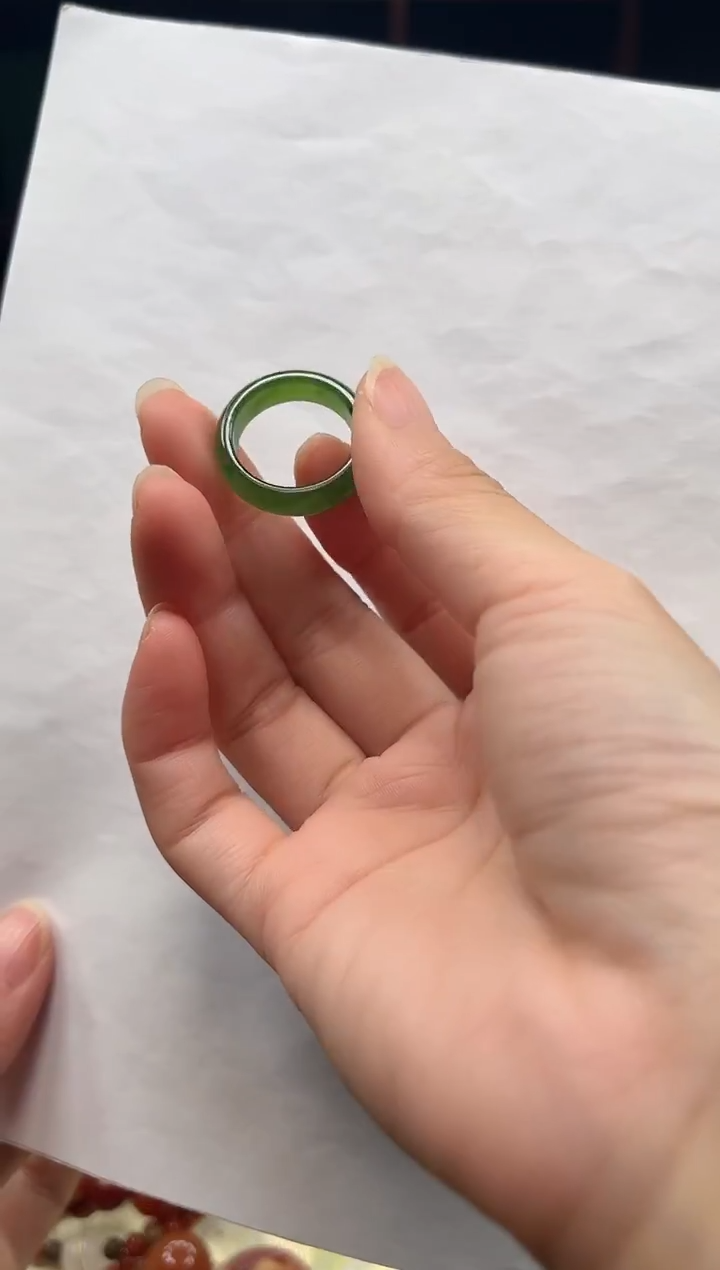 未镶嵌戒指和田玉小**喵深色好的款