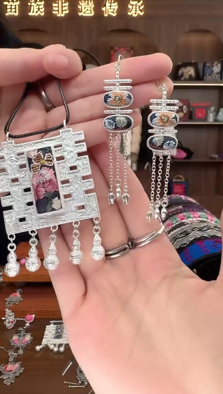 【闪购商品】织绣扶光苗绣传承121