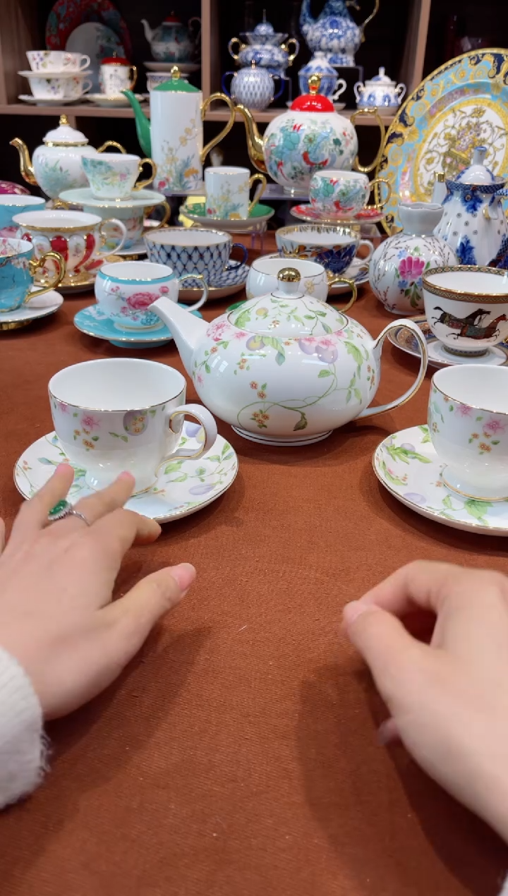【闪购商品】瓷片甜梅1壶2杯碟······