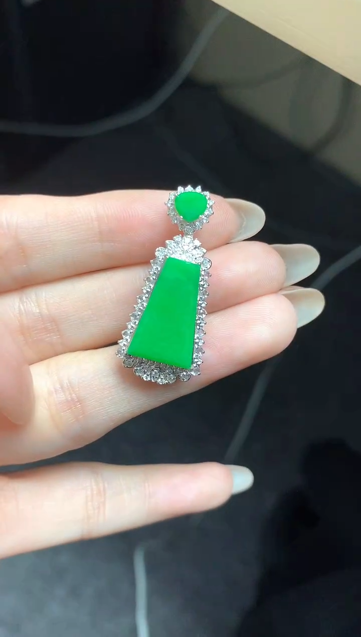 【闪购商品】翡翠吊坠(不含链)18K金镶嵌吊坠|9800