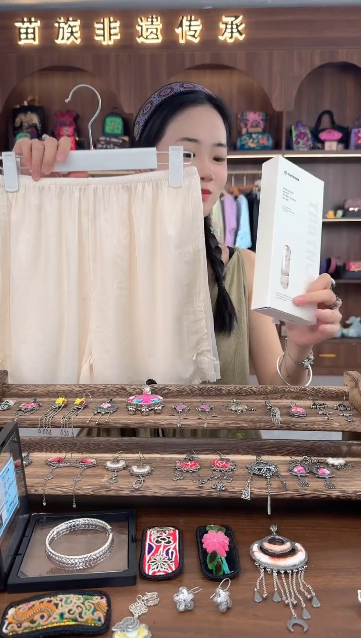 织绣扶光苗绣传承L22