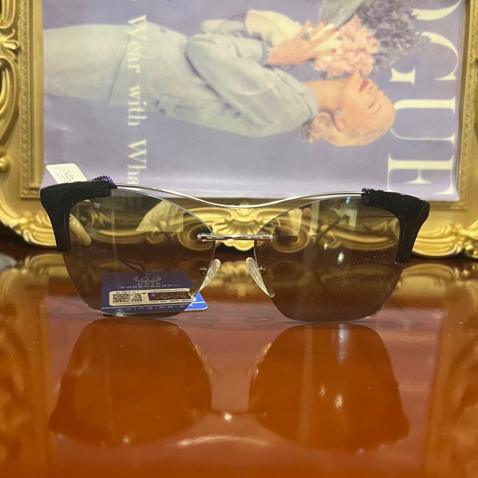 95新 Prada/普拉达 普拉达墨镜/BH03320526/0526