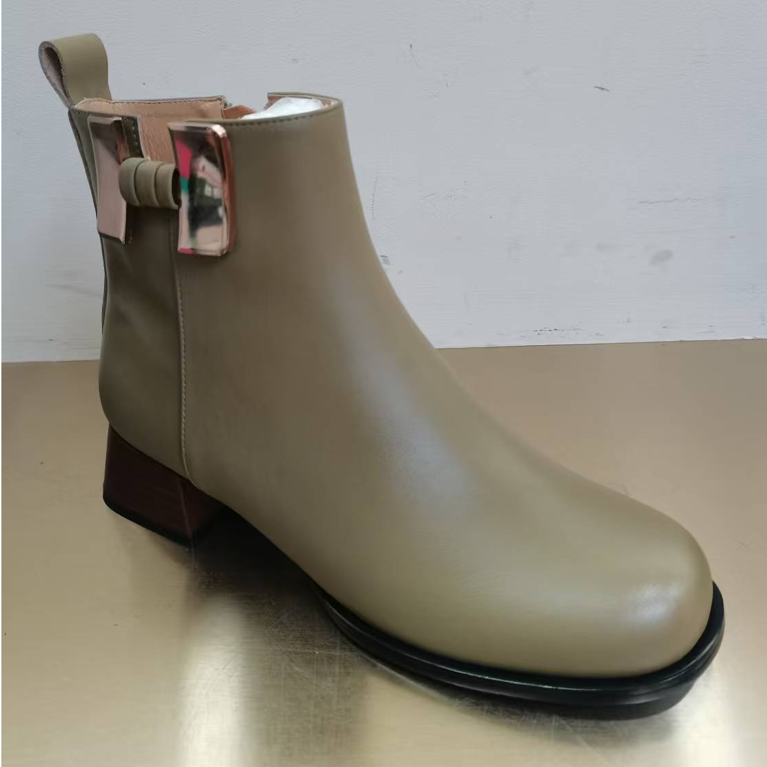 露露严选手工真皮时尚短靴女现货断码395