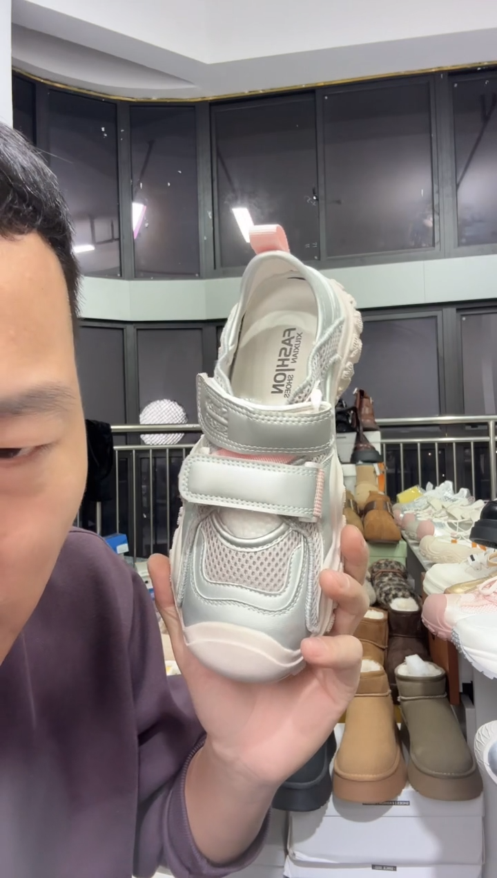 粉红色登山鞋38码